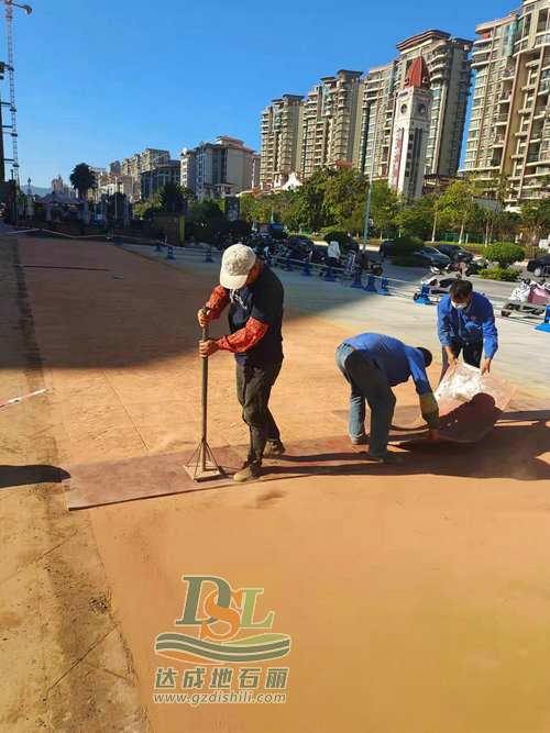 河源壓花地坪施工中