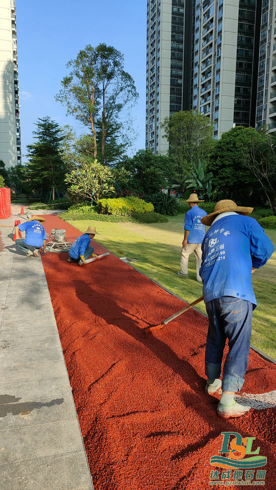 【廣州地石麗】趁著天氣晴朗，冷鋪瀝青施工抓緊安排~